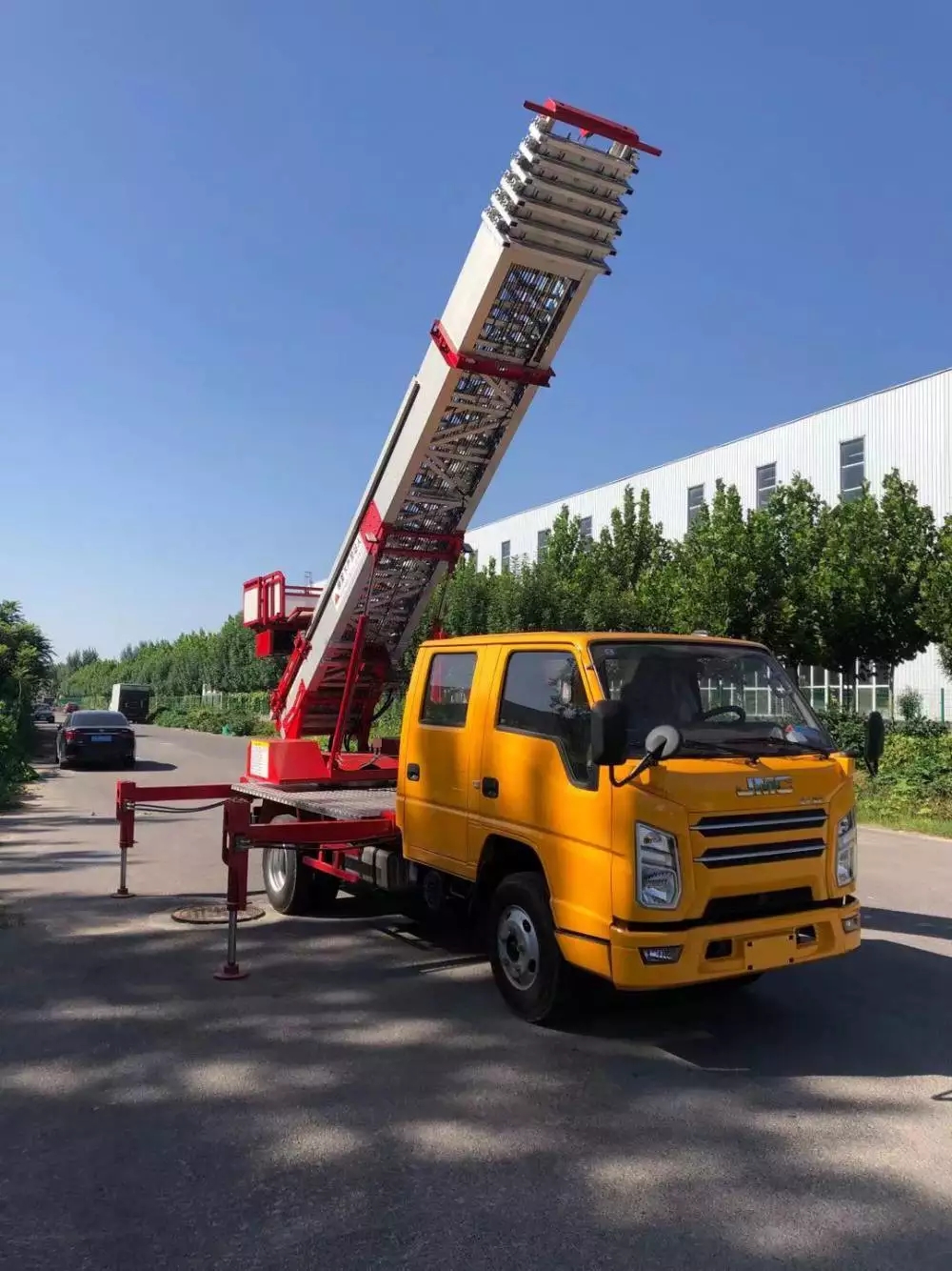 庐江县附近的云梯车出租服务：轻松解决高空作业需求