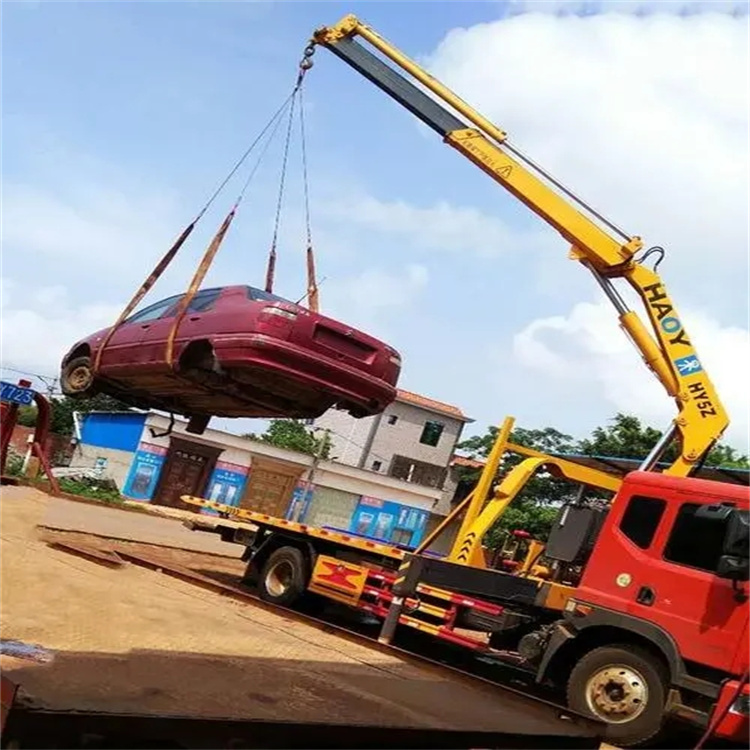 庐江县吊车吊汽车的正确方法